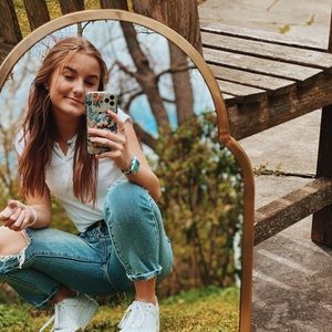 Meet your Posher, Ella